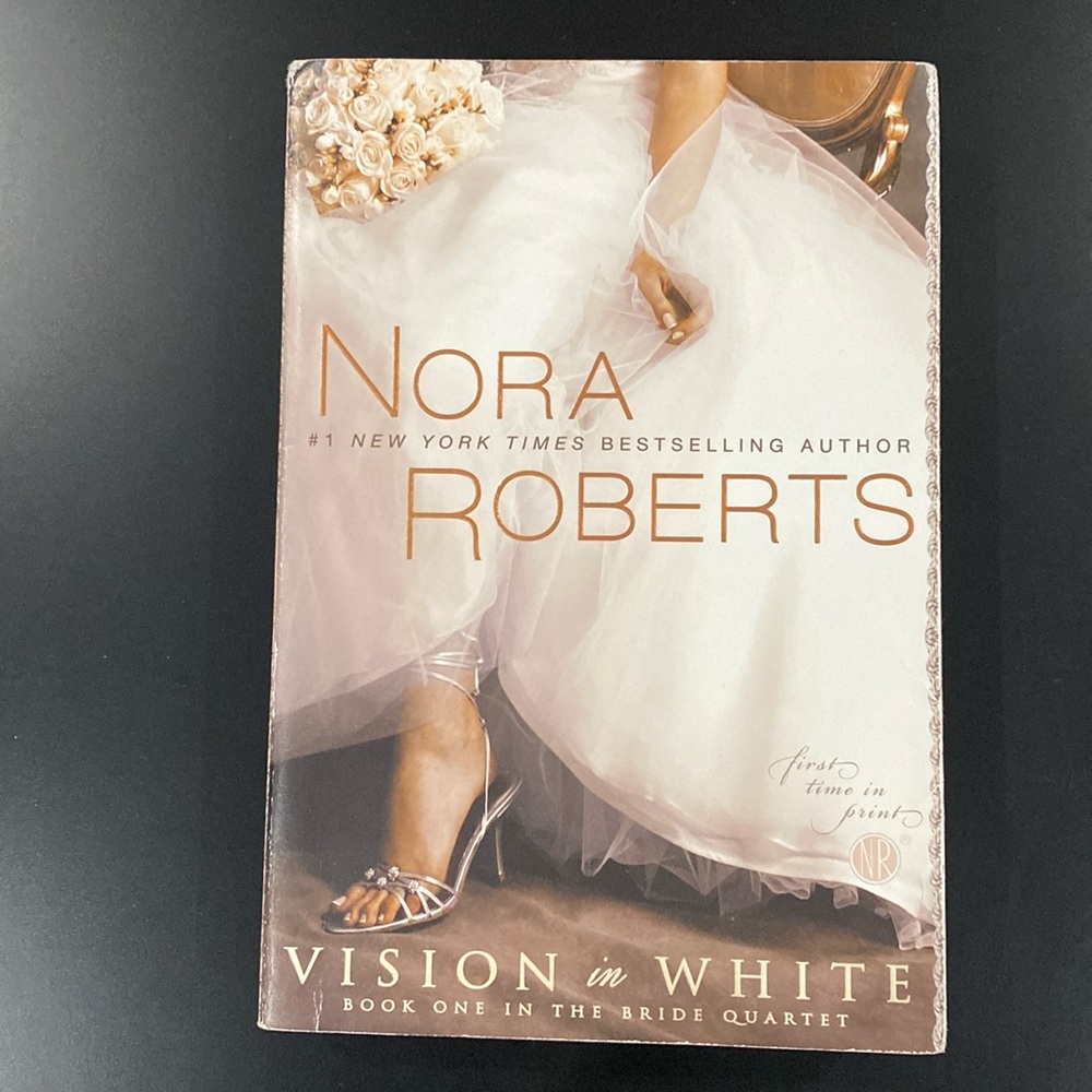Bride Quartet #1: Vision in White by Nora Roberts - Paperback Novel